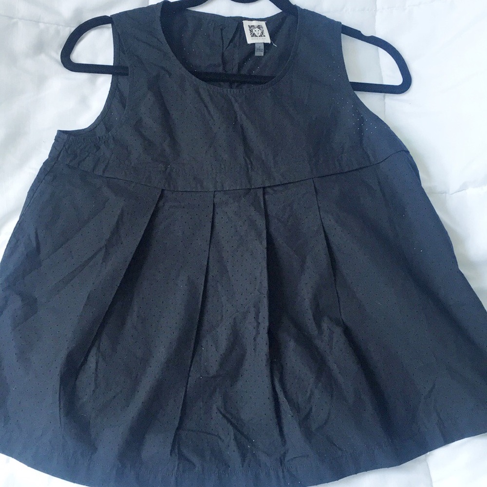 Sleeveless pleated blouse